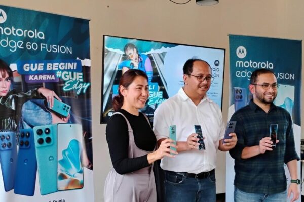 motorola edge 60 FUSION Suguhkan Layar Quad Curved dan Rasio Screen to Body